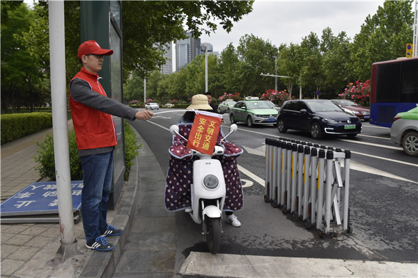 开展文明交通活动   助力文明城市建设——yl23455永利集团官网积极开展“文明交通”志愿服务活动